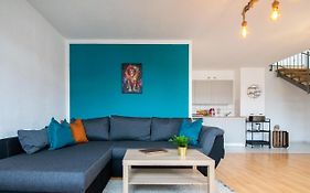 Blue Chili 99 - Großzügiges Loft WLAN Boxspringbett bis 4 Pers
